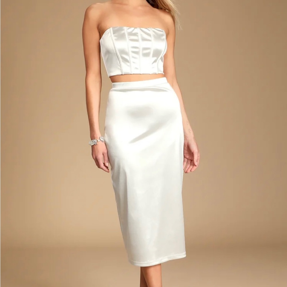 🤍GORGEOUS Lulu’s 2 Piece White Satin Corset and Pencil Skirt Dress Set 🤍
